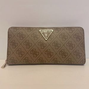 Laurel 4G Logo Basique Large Zip Around Wallet in Latte Logo